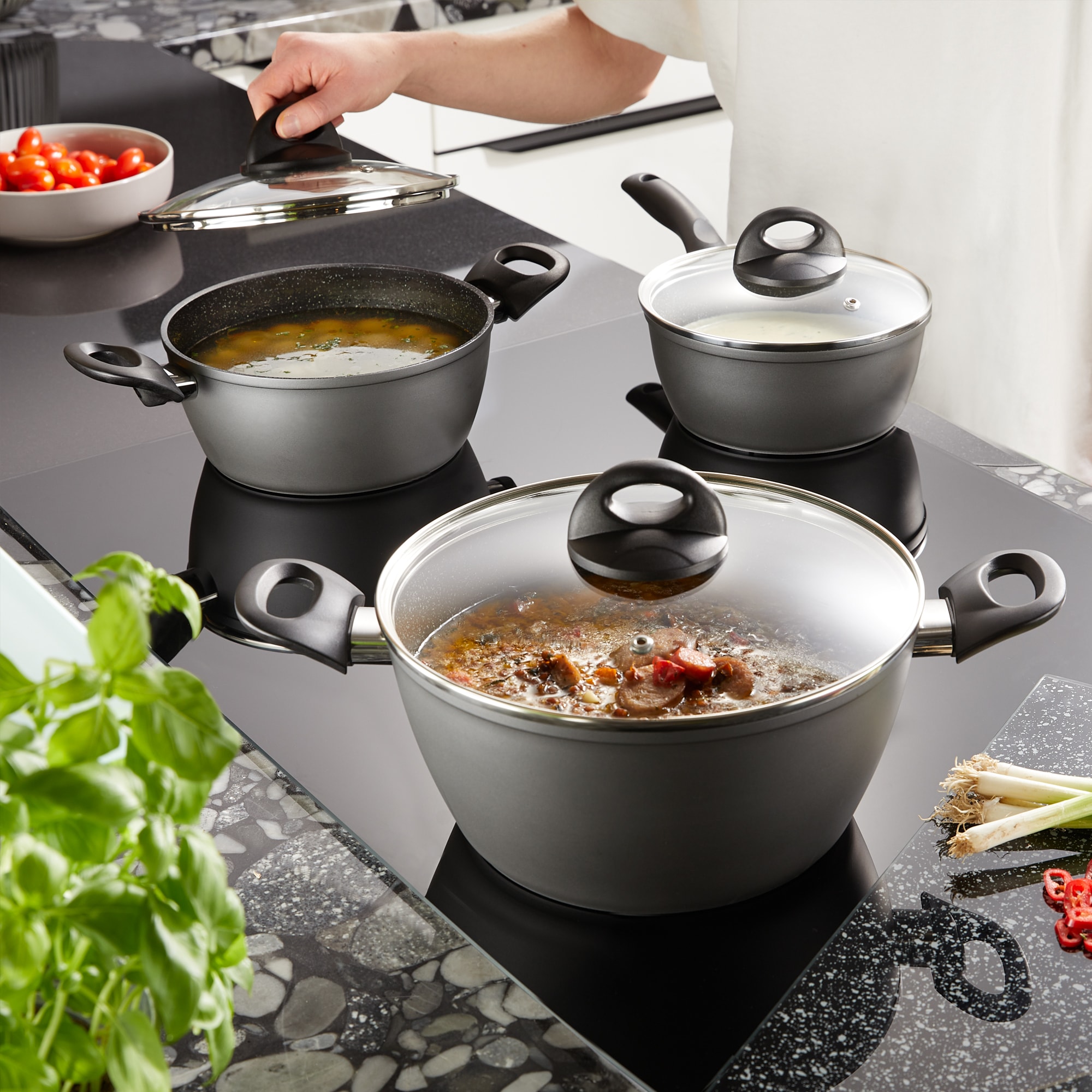 STONELINE Ceramic Topfset für Induktion geeignet, 6 teilig, Kochgeschirr Set mit Glasdeckel, Töpfe mit Keramik Antihaftbeschichtung und echten Steinpartikeln online kaufen bei Netto