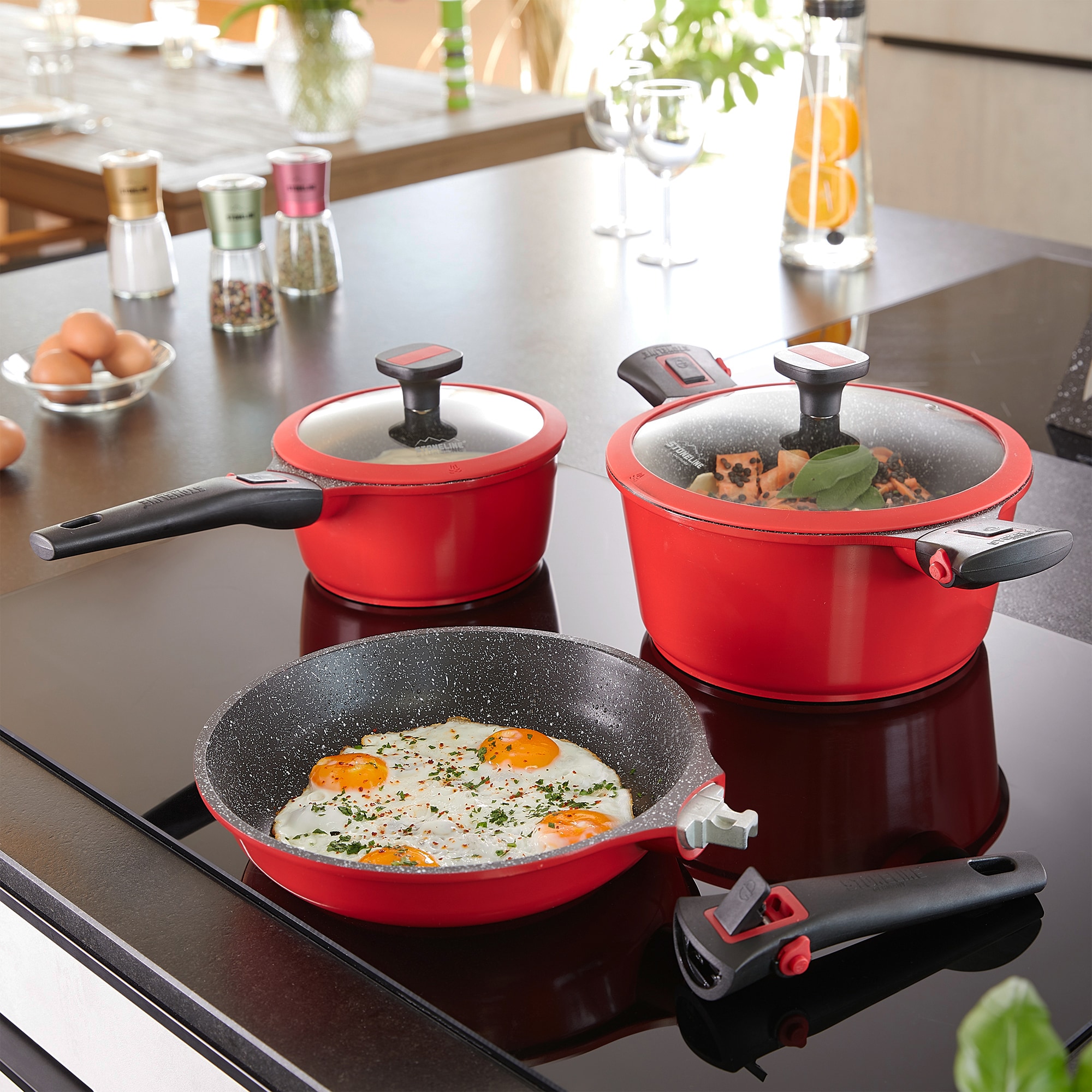 Stoneline SMART Topf und Pfannenset, 8-teilig, mit Deckel und abnehmbarem Griff, Induktion, Aluguss, Pfanne mit echten Steinpartikeln beschichtet, rot online kaufen bei Netto