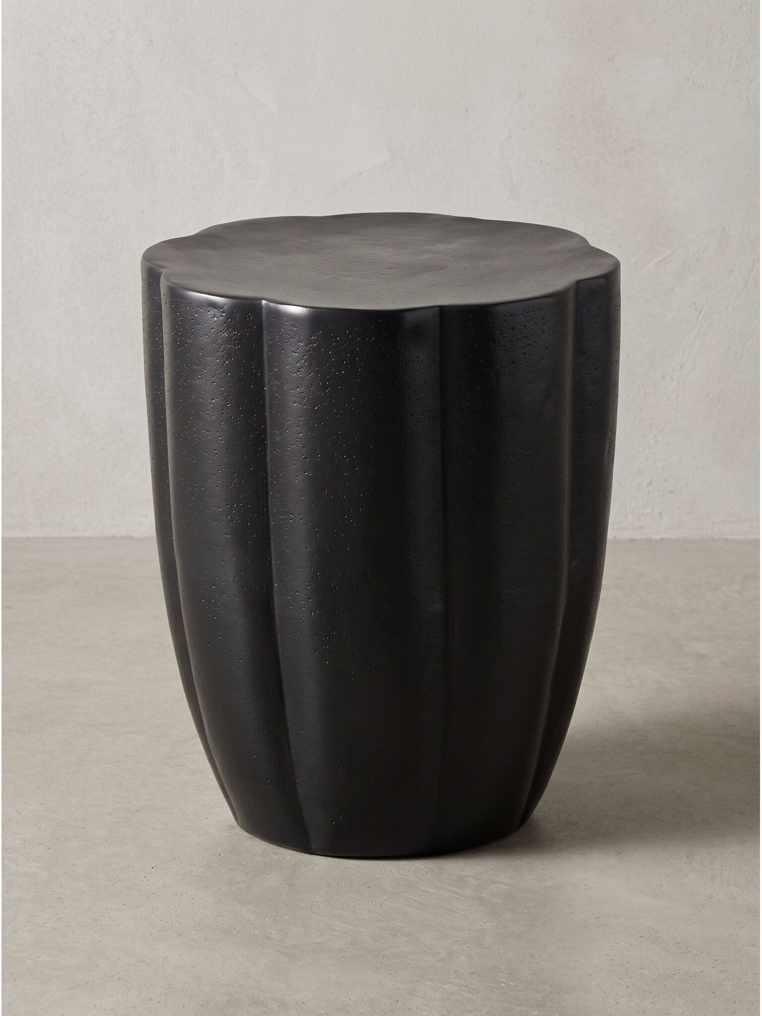 Beistelltisch Aluminium Schwarz &Oslash; 41x50 cm - BLANES | Kadima Design - Bild 1