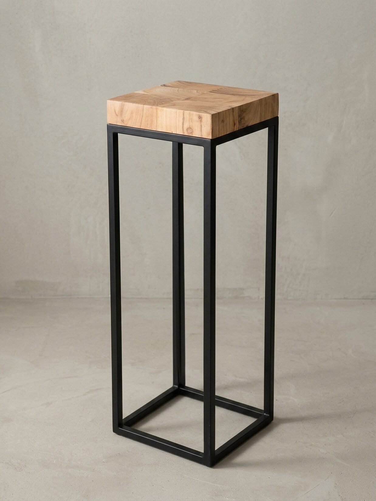 KADIMA DESIGN Massiver Holz-Beistelltisch, Akazienholz und Metall, Industriedesign, 30x97x30 cm.