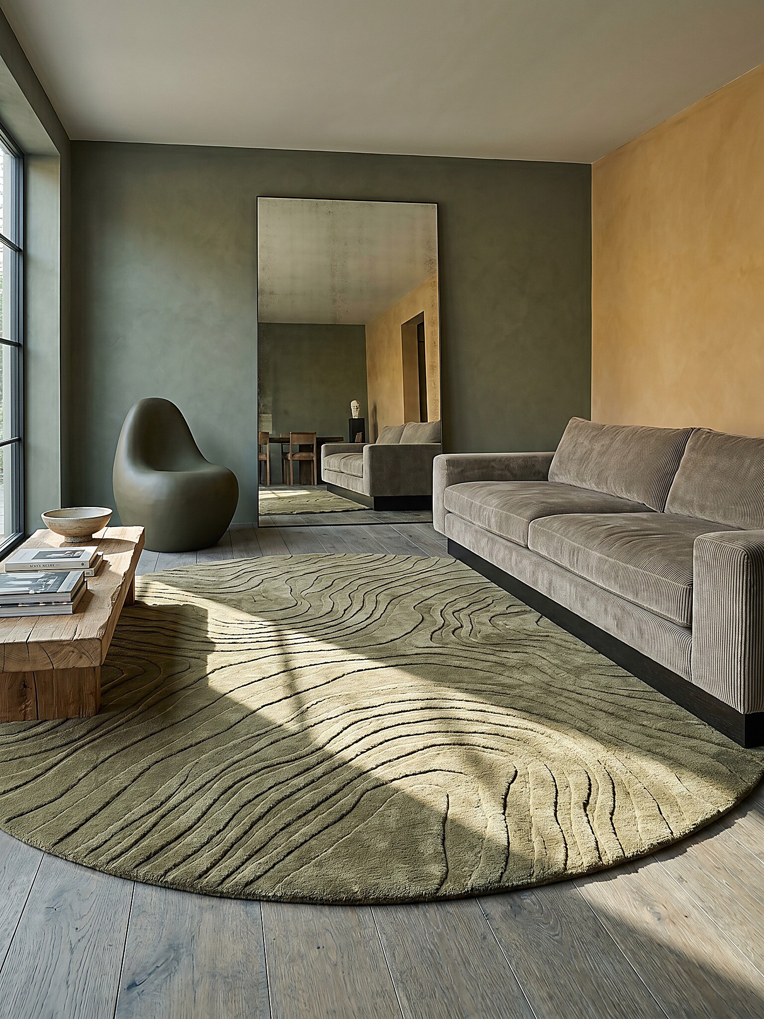 Wollteppich abstrakt Olivegr&uuml;n &Oslash;160 cm - LEVEN | Kadima Design - Bild 1