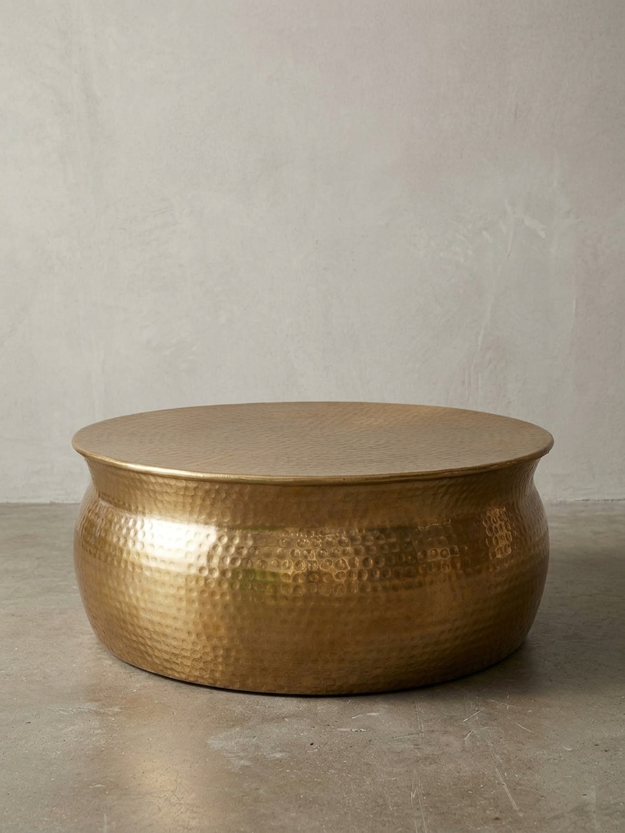 Couchtisch orientalisch rund, flacher Hammerschlag, Metall, Gold 75x75x31 cm