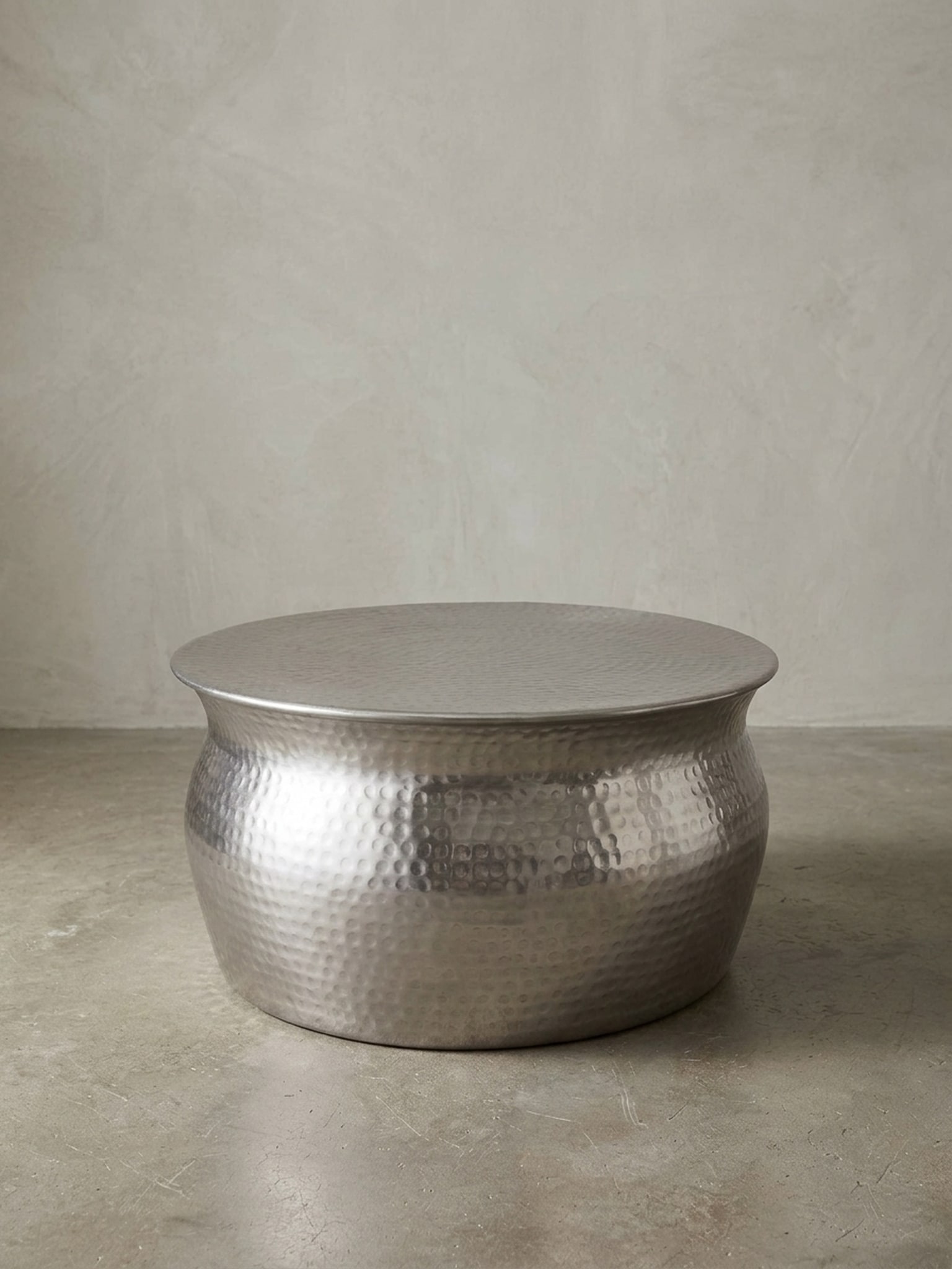 Couchtisch aus Aluminium im orientalischen Stil mit flachem Hammerschlag-Design, Silbern 60x60x30 cm - Bild 1