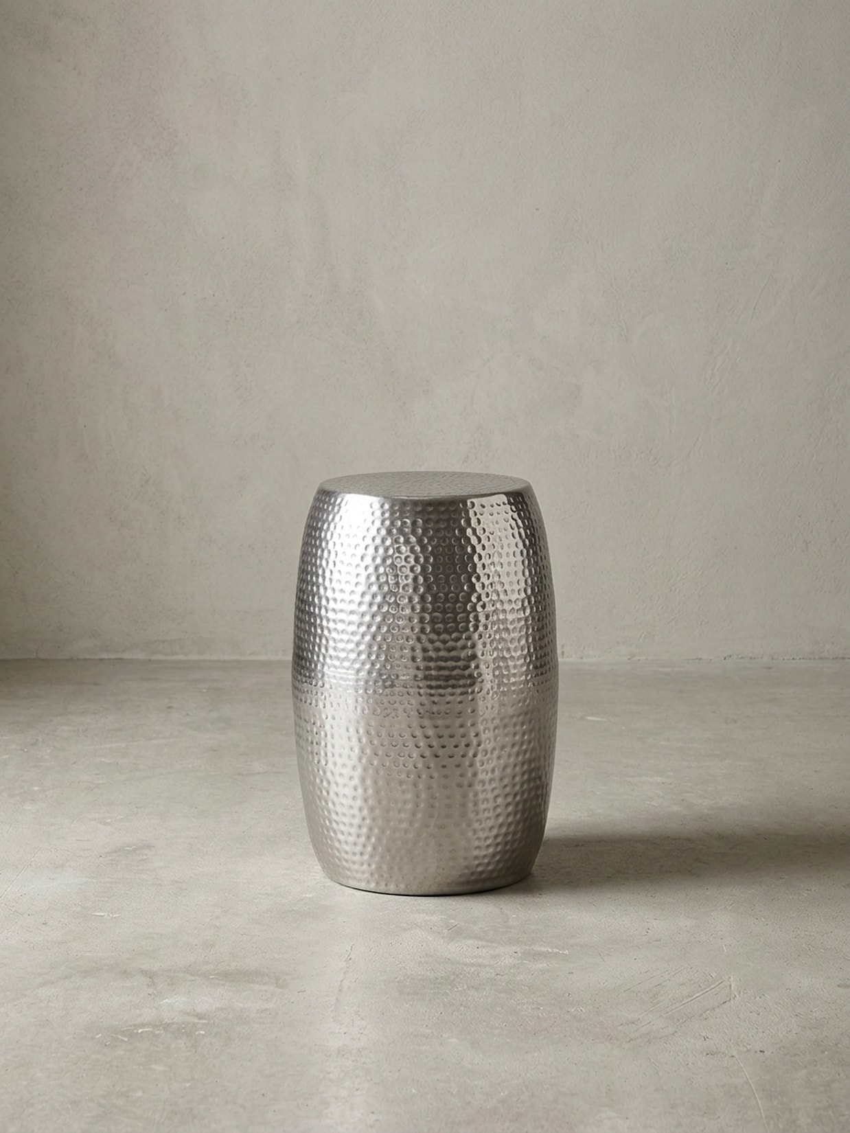 Beistelltisch – Rund Aluminium Silber Hammerschlag 30x49,5x30 cm orientalisch schmal