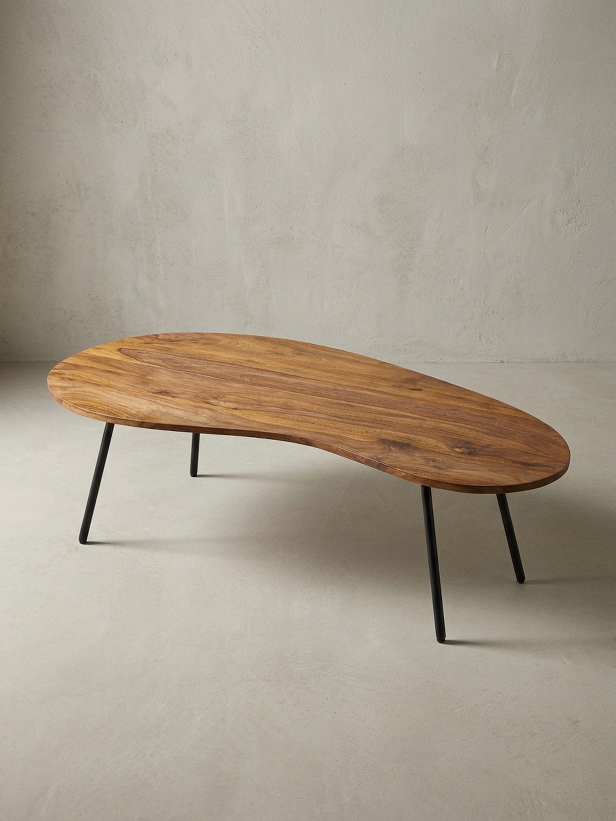 Couchtisch aus Massivholz – organische Form mit Metallbeinen, Dunkelbraun 63x122x36 cm