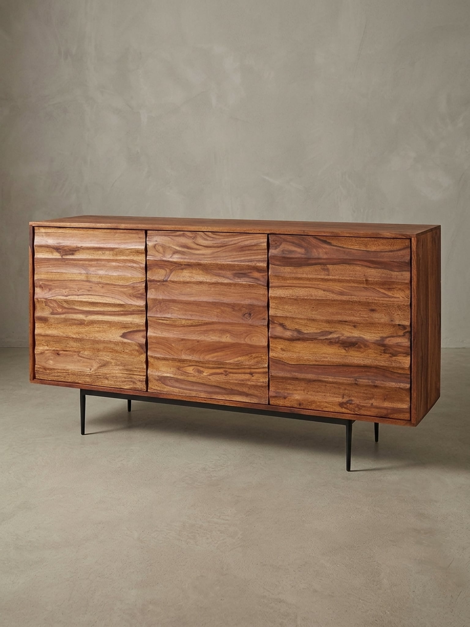 Sideboard &ndash; Massivholz, 150x81x41&nbsp;cm, 3 T&uuml;ren, Landhausstil, gro&szlig; - Bild 1