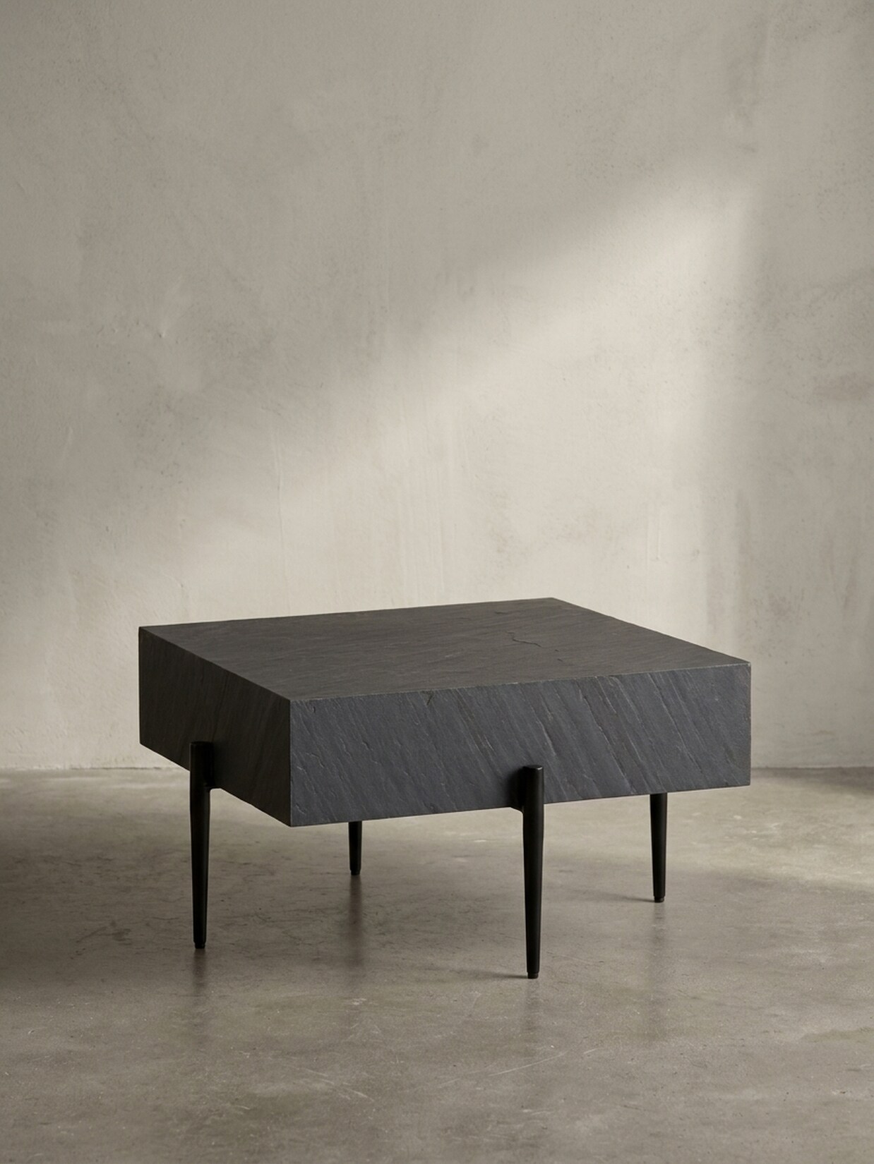 Couchtisch Quadratisch Anthrazit Steinoptik Metall 64x64x35 cm Modern Massiv