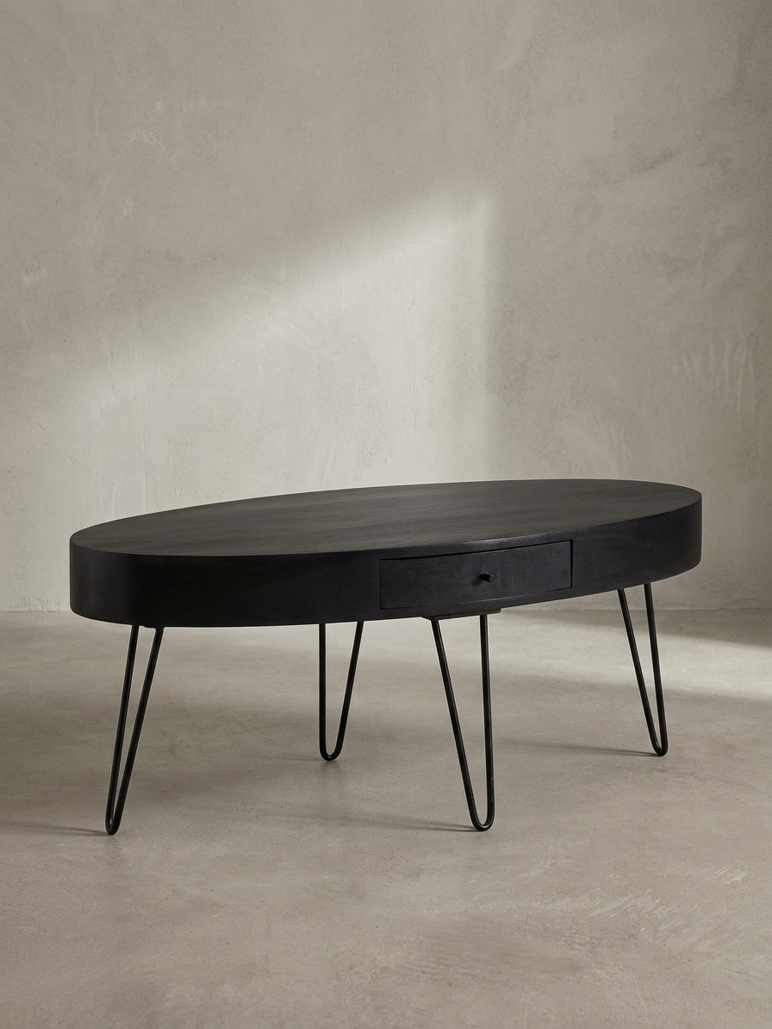 Couchtisch in Mango-Massivholz und Metall, 100x50x40 cm, Oval, mit Schublade, Stauraum und Haarnadelbeinen - Bild 1