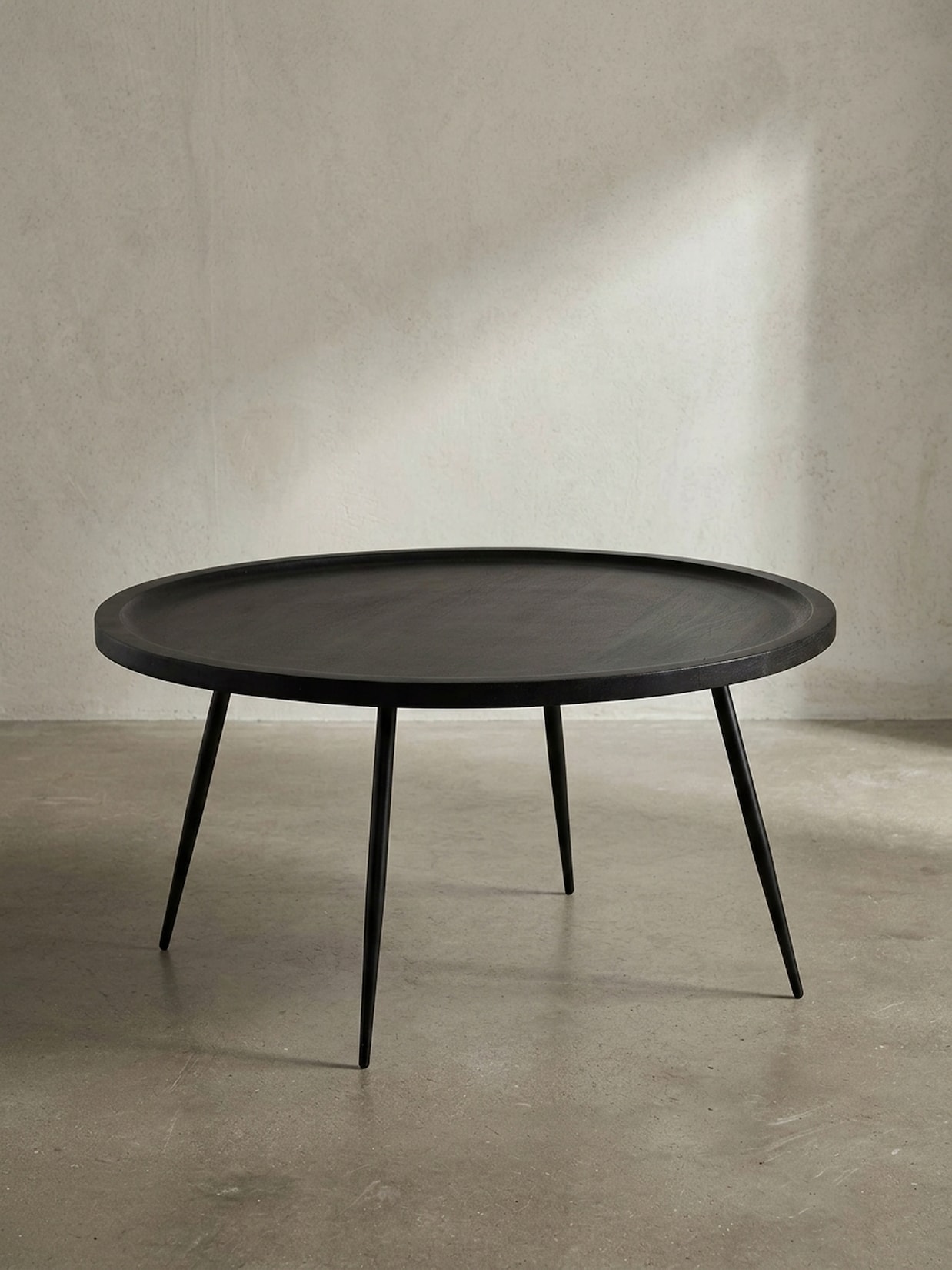 Couchtisch in Schwarz aus Metall und massivem Mangoholz mit natürlicher Maserung, 75x75x38 cm
