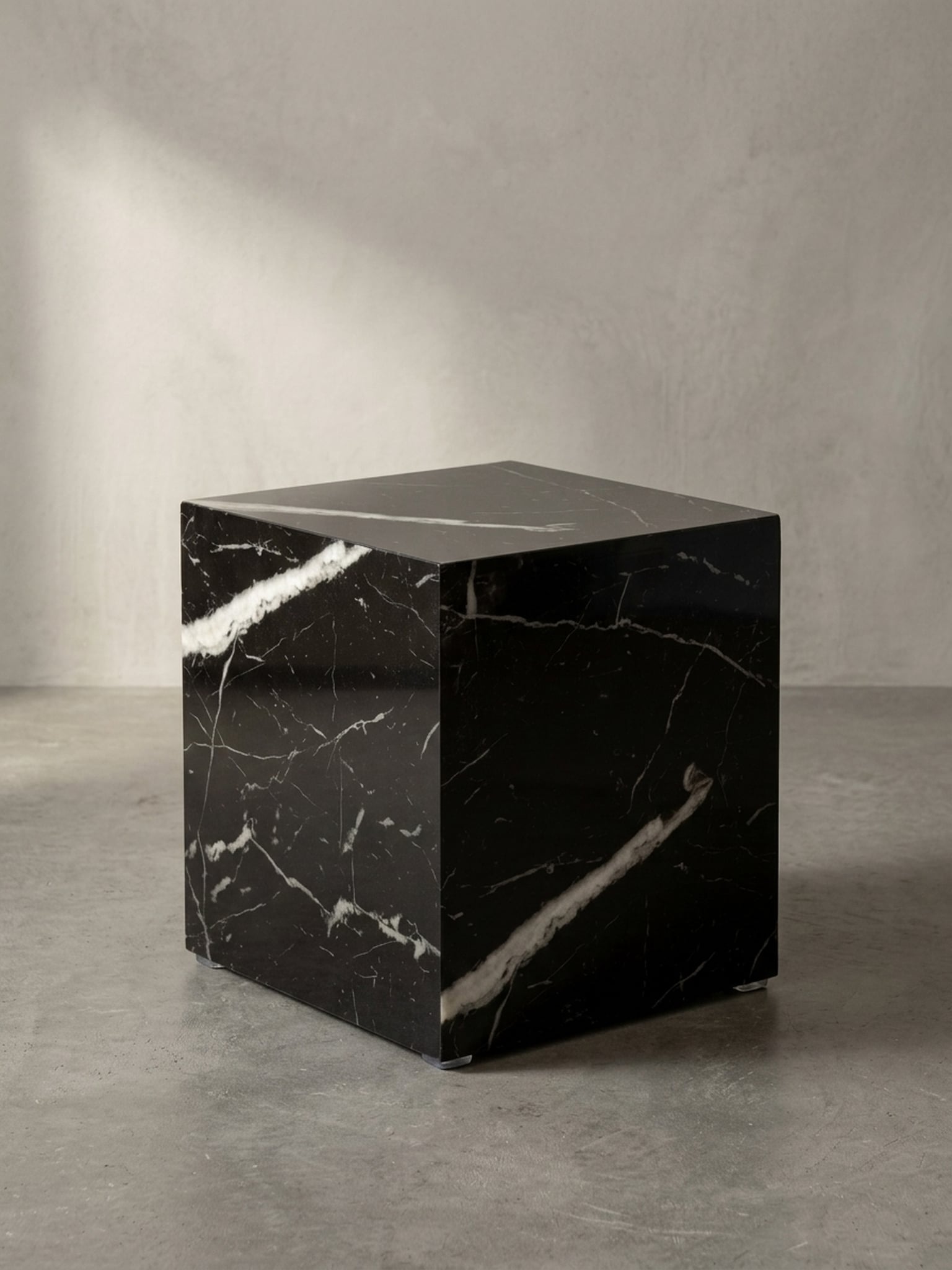 Couchtisch MONOBLOC in Hochglanz mit Marmor-Optik, W&uuml;rfelform, Schwarz 40x40x45 cm - Bild 1