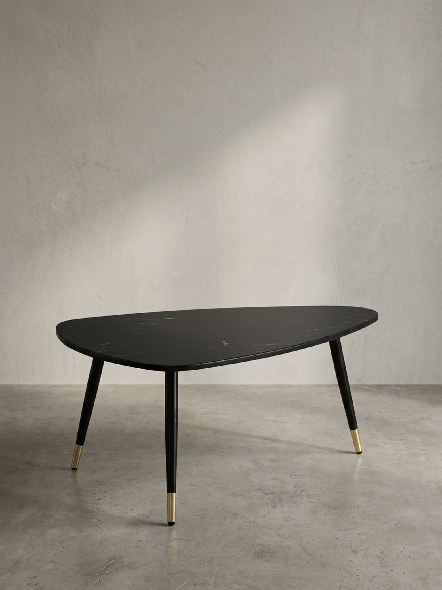 Couchtisch mit Marmor Optik, Dreibein, Metall-Gestell, Dreieckig, Schwarz 90x60x41 cm - Bild 1