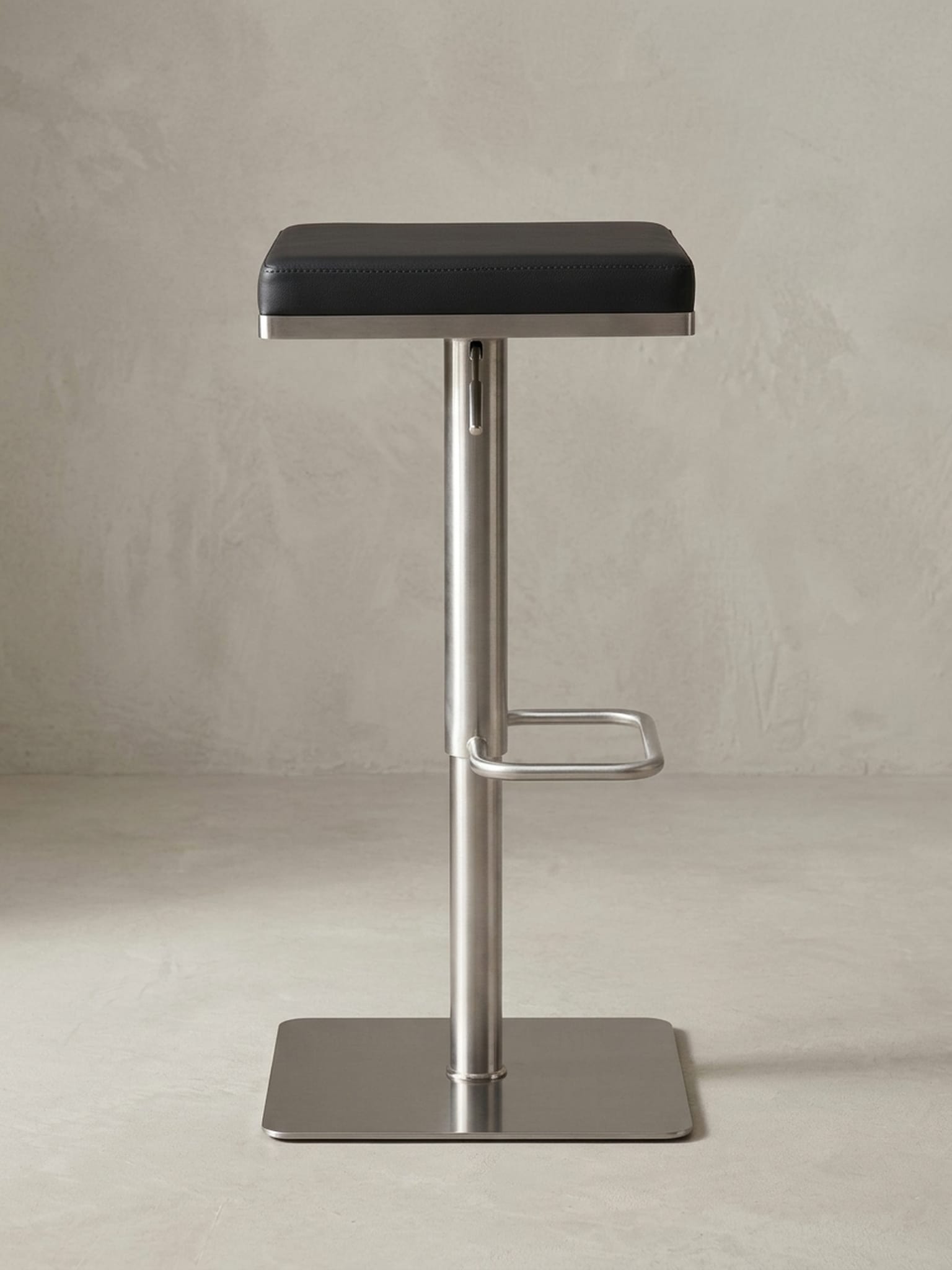Barhocker &ndash; Schwarz, Kunstleder, Edelstahl, h&ouml;henverstellbar, drehbar, gepolstert, Modern - Bild 1