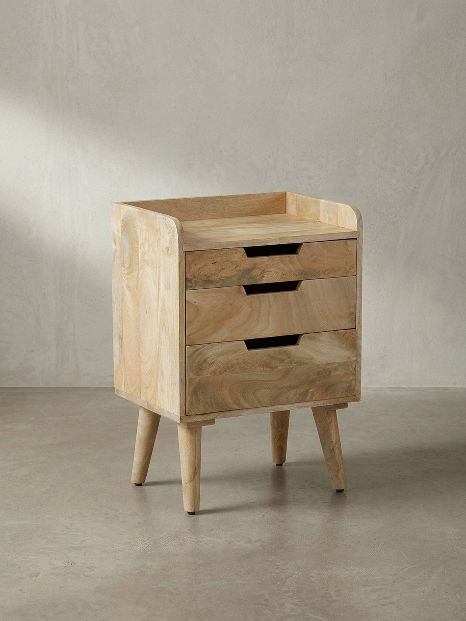 Nachttisch &ndash; Mango Massivholz, 45x33x63 cm, Hellbraun, 3 Schubladen, Ablage - Bild 1