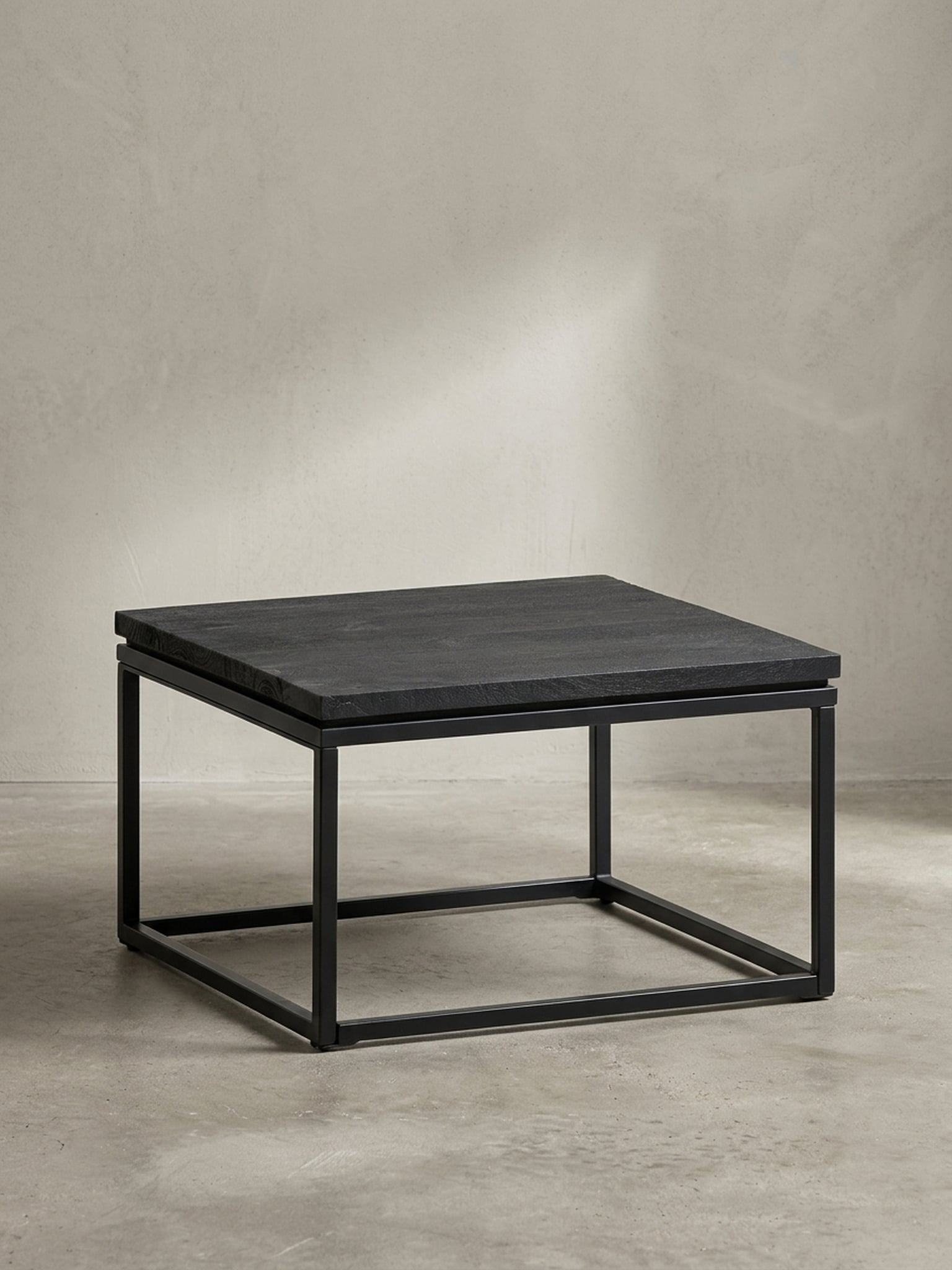 Couchtisch aus Mango Massivholz und Metall, Quadratisch, Nat&uuml;rliche Holzmaserung, Moderner Stil, Schwarz 60x60x35 cm - Bild 1