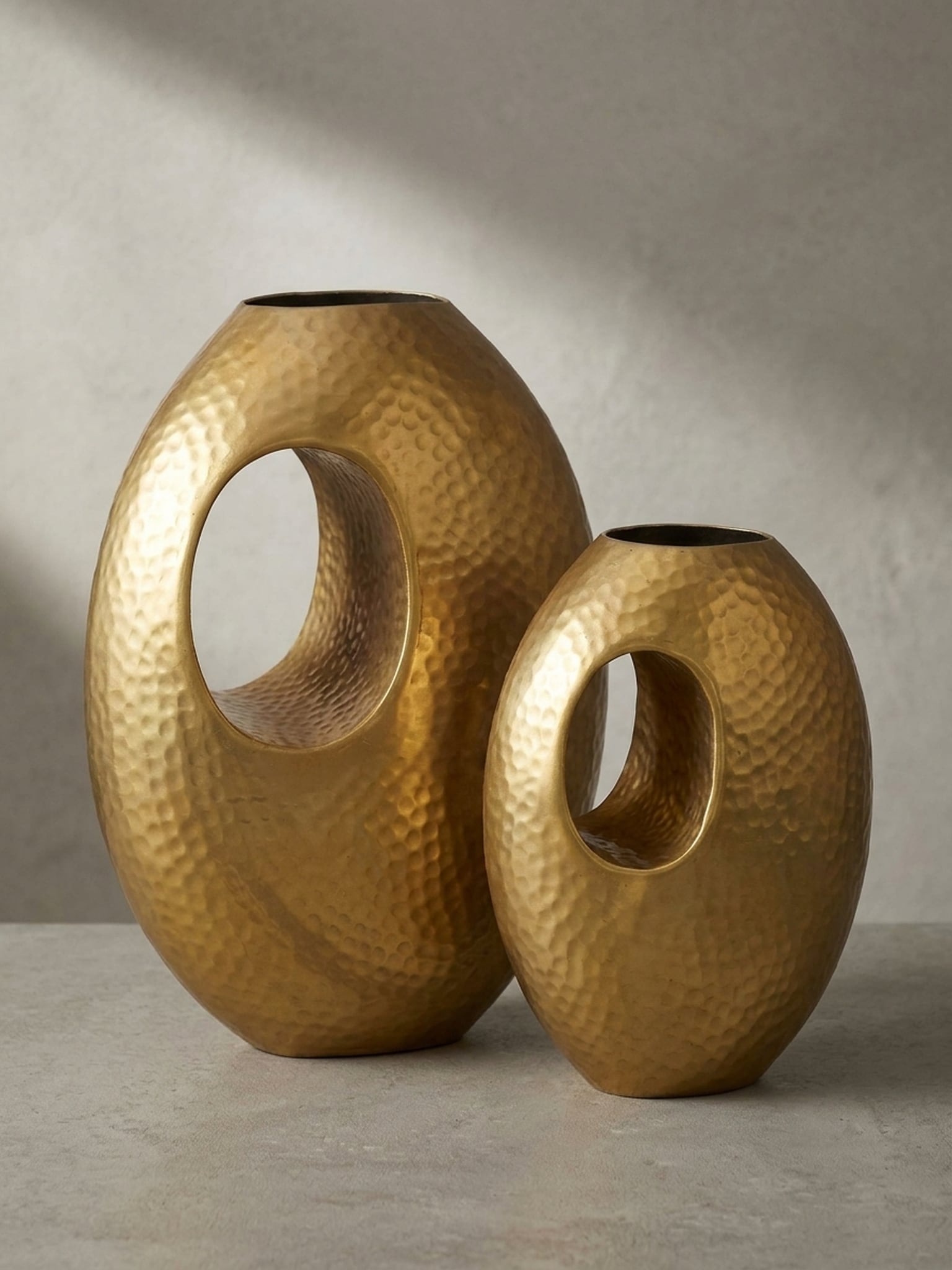 Vase 2er Set Aluminium mit Tragegriff Hammerschlag Modern Handgefertigt, Gold 29x17x39 cm - Bild 1