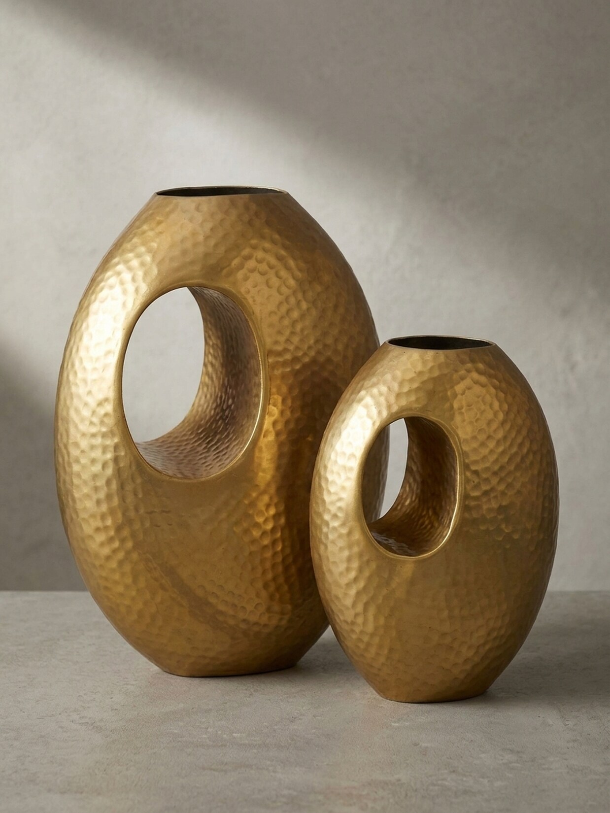 Vase 2er Set Aluminium mit Tragegriff Hammerschlag Modern Handgefertigt, Gold 29x17x39 cm