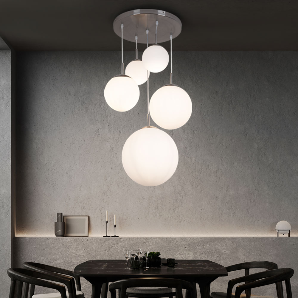 H&auml;ngeleuchte, 5-Flammig, Kugeln, Glas opal, B 50 cm - Bild 1