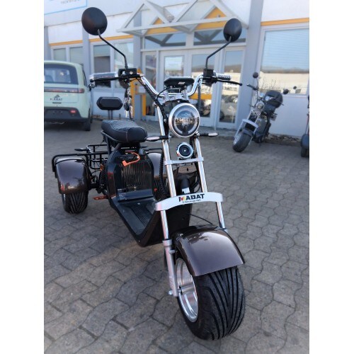 Madat CP-3 Elektro-Dreirad – E-Scooter & Chopper 45 km/h (25 km/h option) 40 Ah Akku 60–90 km Reichweite mit 2 Akkus Braun