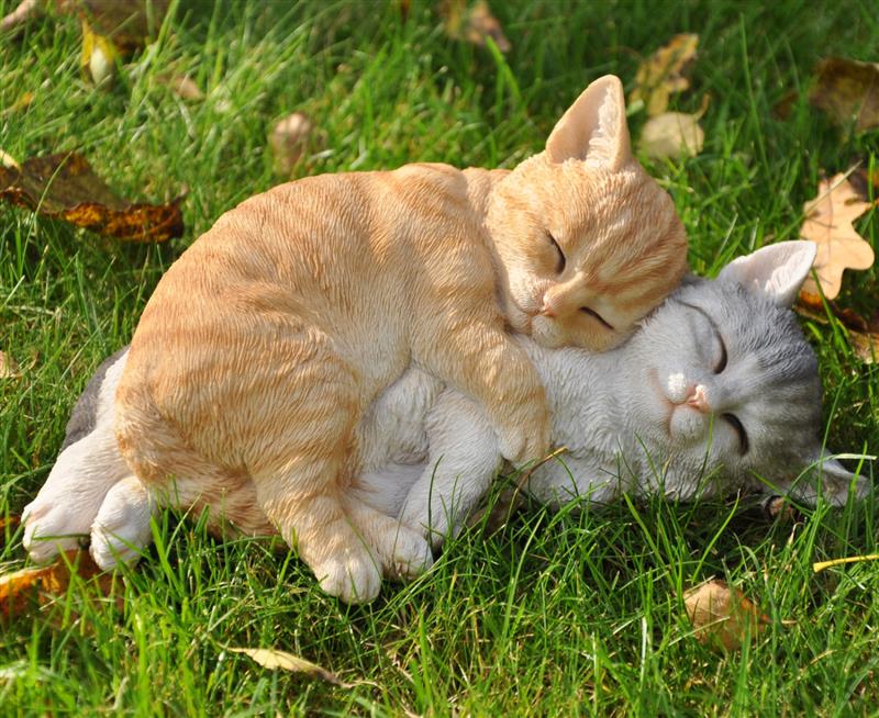 Dazikemo Gartenfigur Dekofigur Zwei schlafende Katzen - Bild 1