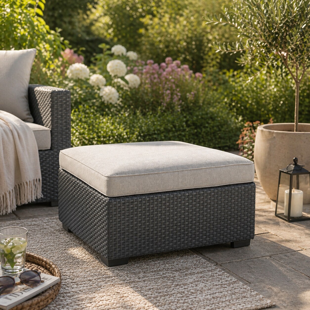 Allibert Salta Hocker mit Sand Kissen Stilvoller Gartenhocker in Rattanoptik Final Sale