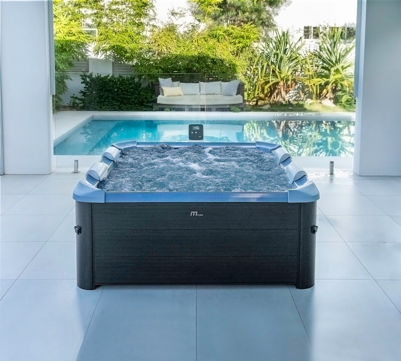 MSpa Whirlpool OSLO Sapphire inkl. LED, WiFi, UVC, 120 Luftdüsen, 8 Hydromassagedüsen | 04260741830496