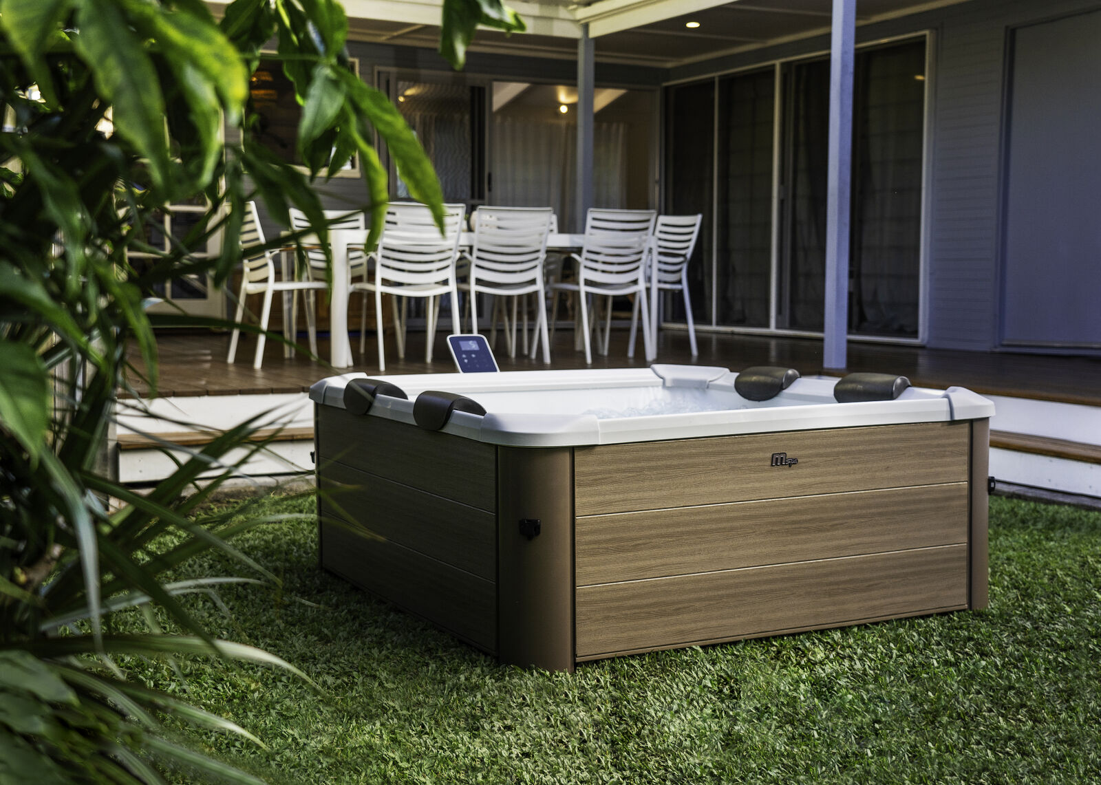 MSpa Whirlpool AMBER Modell 2026 inkl. LED, WiFi, UVC - 120 Luftd&uuml;sen, 8 Hydromassaged&uuml;sen - Bild 1