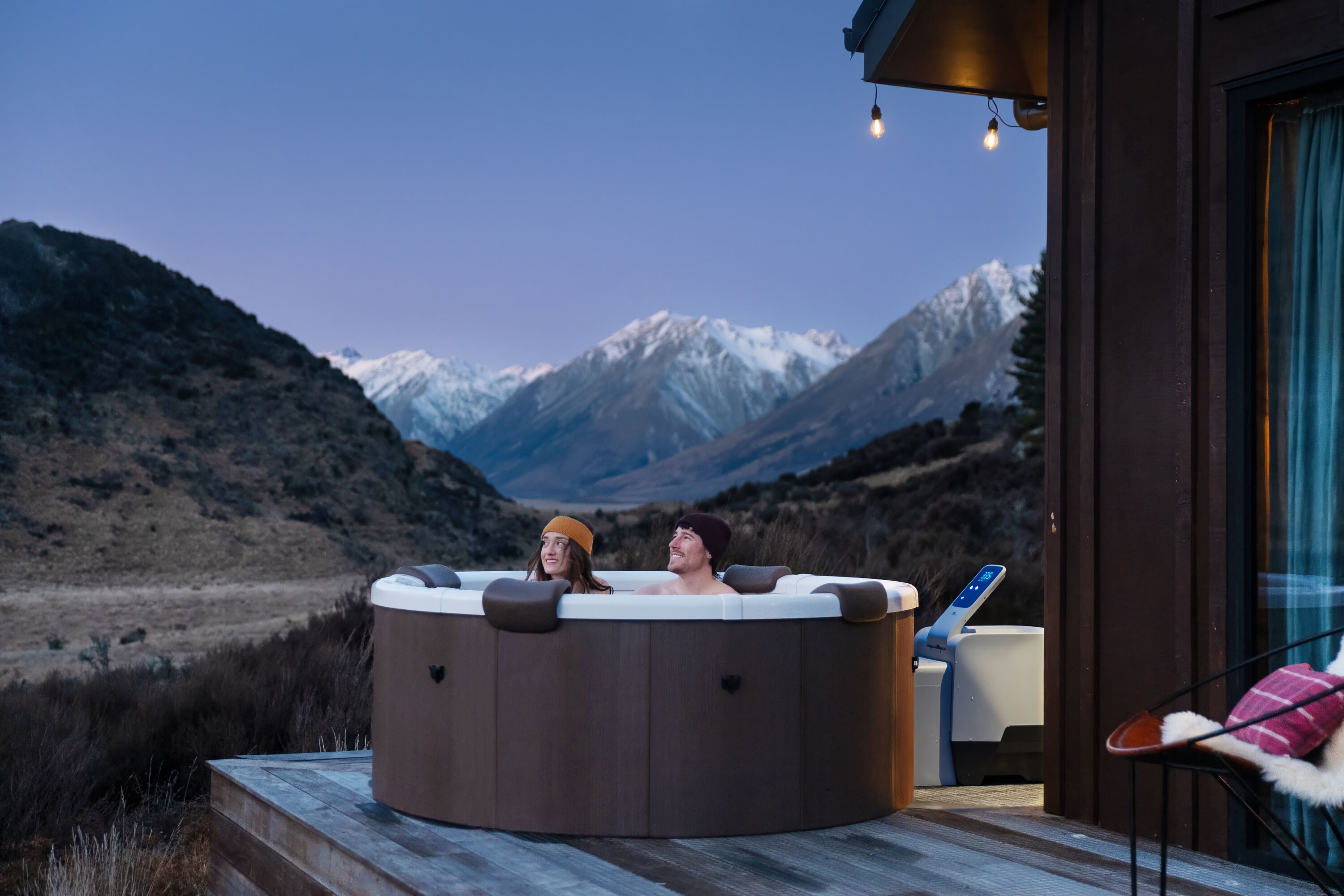 MSpa Whirlpool ROVA 2026 inkl. App, LED, 8 Hydromassaged&uuml;sen, 130 Luftd&uuml;sen - Bild 1