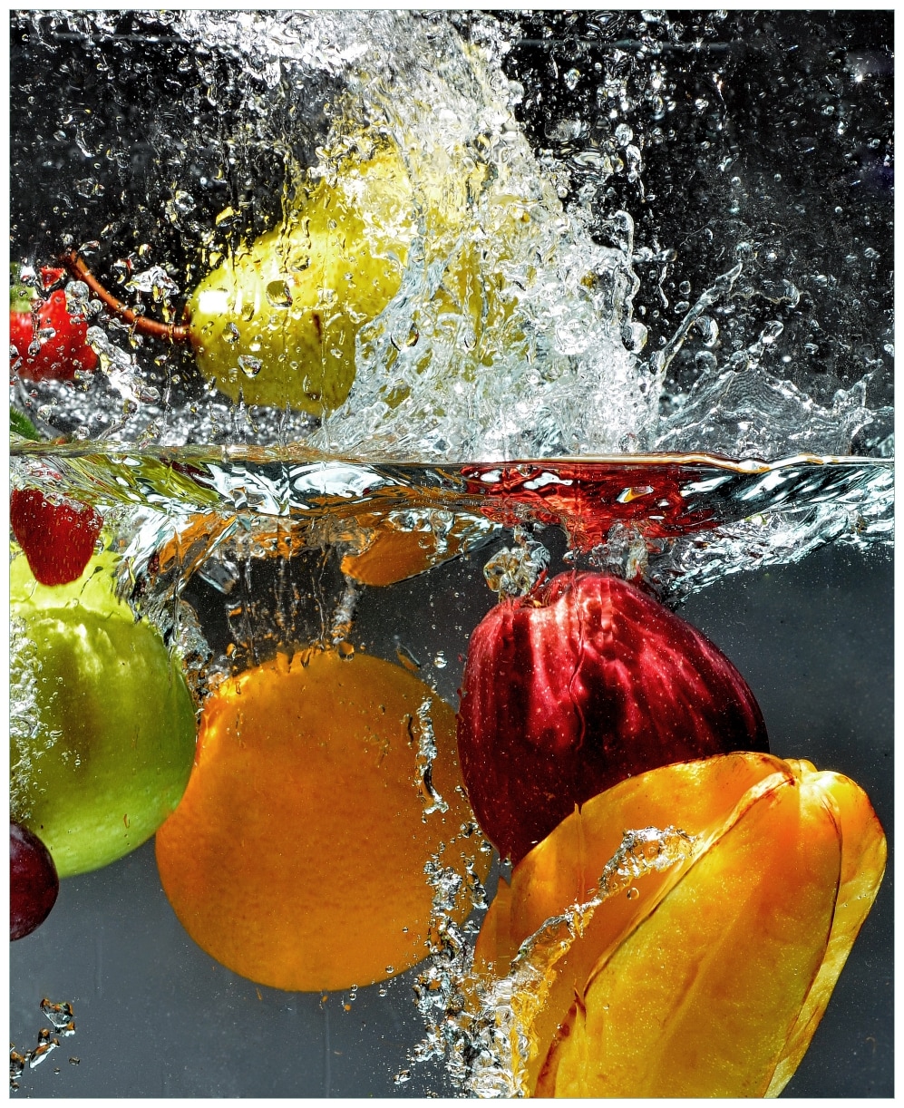 Wallario Magnetfolie 60 x 60 cm Fr&uuml;chte im und unter Wasser - Splashing Fruits - Bild 1
