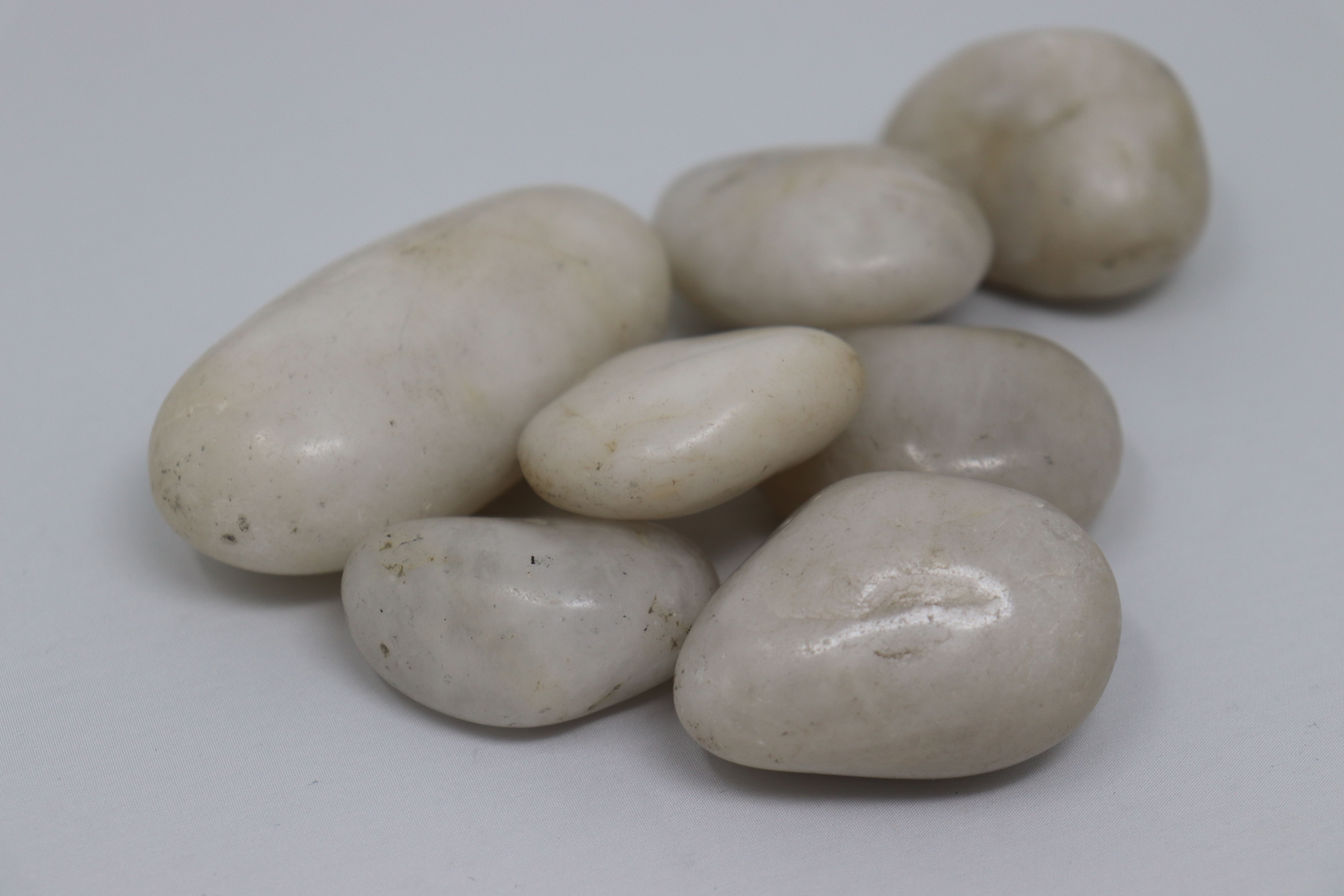 Aquagart 40kg Polierter Kiesel Flusskiesel Kieselsteine Gartenkies Zierkies wei&szlig; - Bild 1