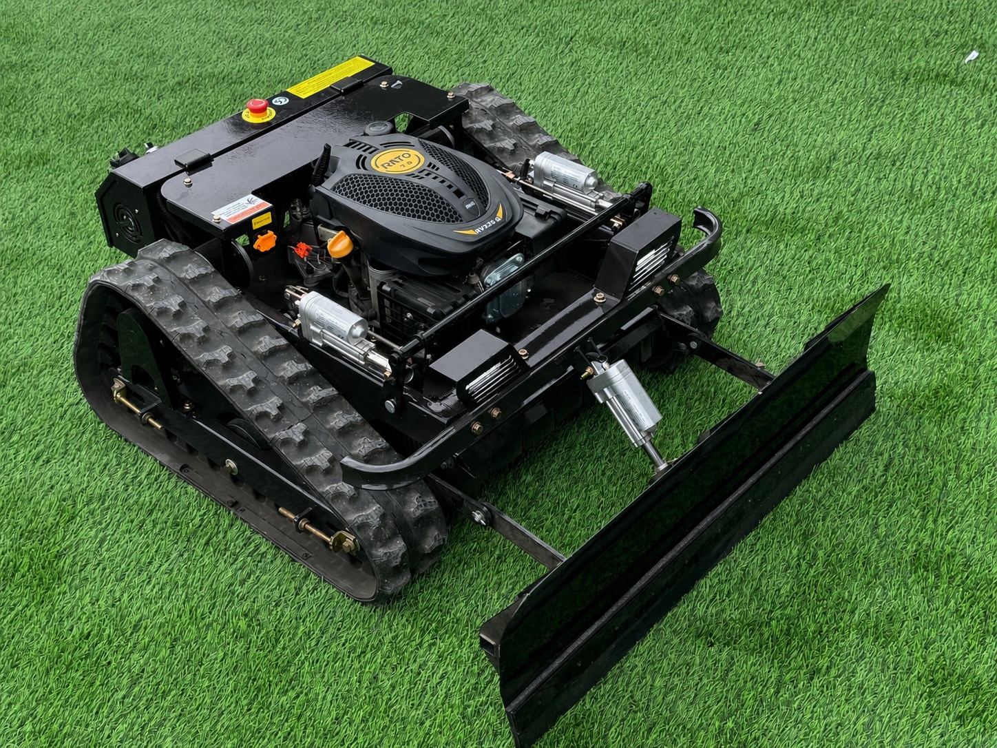 Ferngesteuerter Motor-Rasenm&auml;her CW-500 Schwarz B&ouml;schungsm&auml;her mit Schneepflug - Bild 1