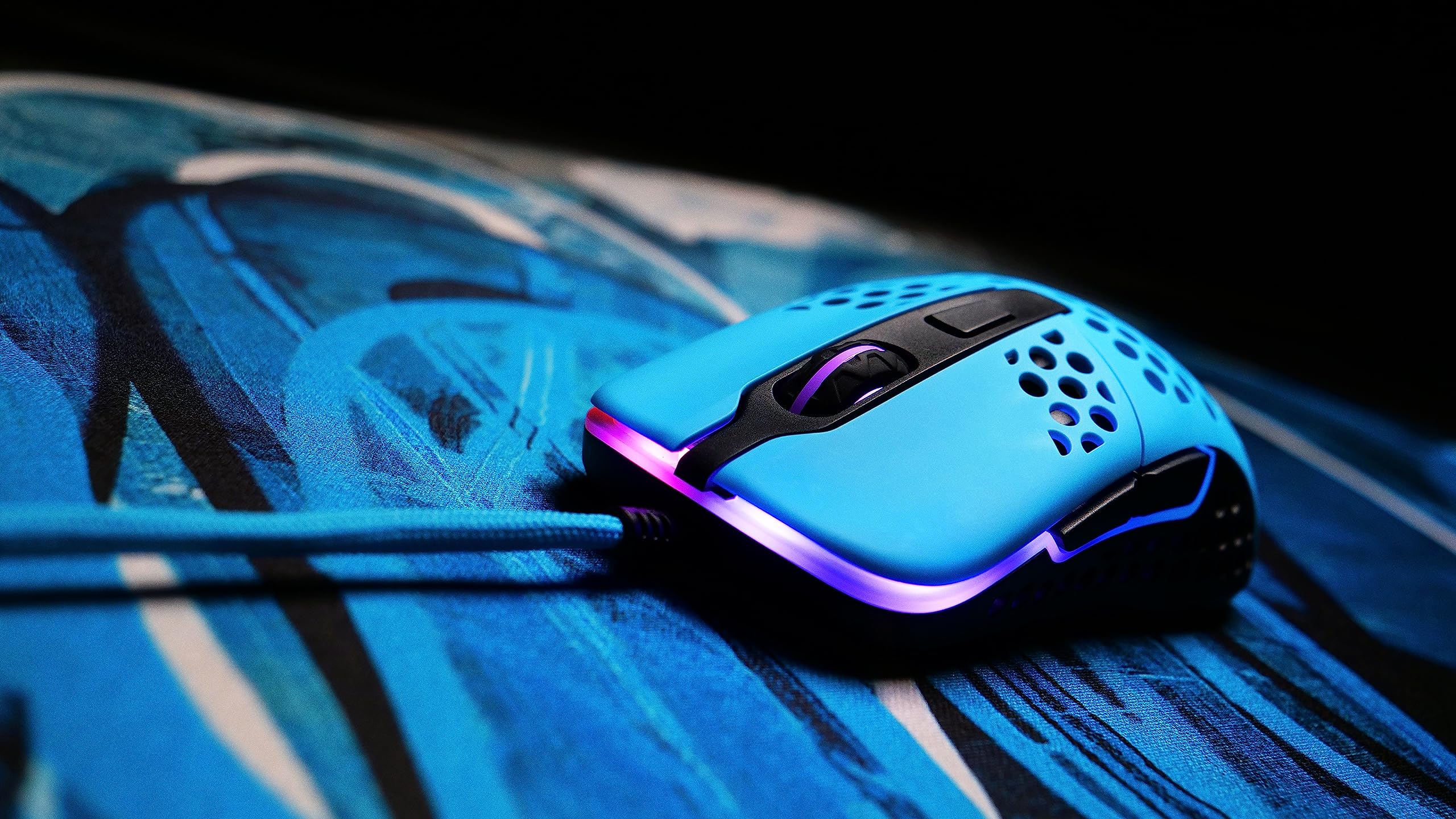 CHERRY Xtrfy M42 RGB Blau Gaming-Maus (M42-RGB-BLUE, kabelgebunden, 1,8 m CHERRY XTRFY EZcord, anpassbare symmetrische Form) - Bild 1